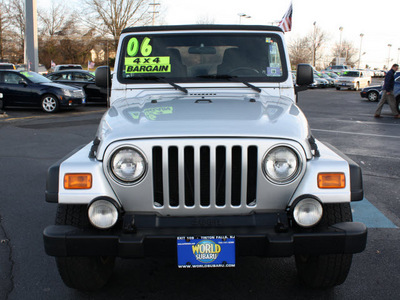 jeep wrangler 2006 bright silver suv unlimited gasoline 6 cylinders 4 wheel drive 5 speed manual 07701