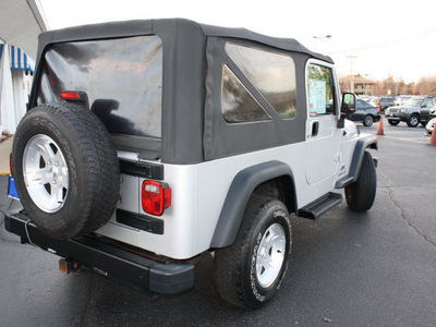 jeep wrangler 2006 bright silver suv unlimited gasoline 6 cylinders 4 wheel drive 5 speed manual 07701