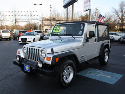 jeep wrangler 2006 bright silver suv unlimited gasoline 6 cylinders 4 wheel drive 5 speed manual 07701