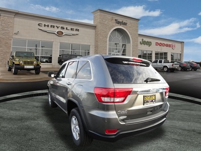 jeep grand cherokee 2012 gray suv laredo gasoline 6 cylinders 4 wheel drive 5 speed automatic 60915