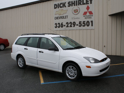 ford focus 2003 white wagon se gasoline 4 cylinders front wheel drive automatic 27215