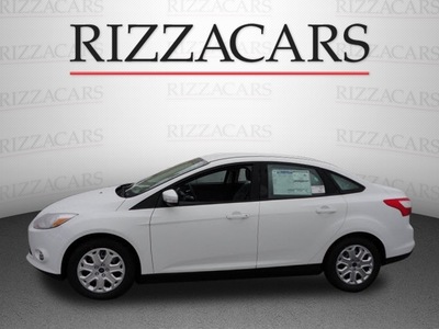 ford focus 2012 white sedan se gasoline 4 cylinders front wheel drive automatic with overdrive 60546