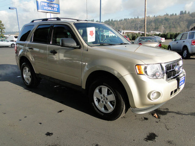 ford escape 2011 gold suv xlt flex fuel 6 cylinders all whee drive automatic 98032