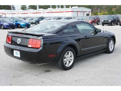 ford mustang 2008 black coupe v6 deluxe gasoline 6 cylinders rear wheel drive automatic 77388