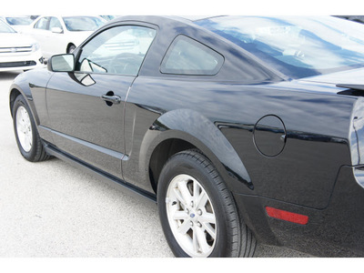 ford mustang 2008 black coupe v6 deluxe gasoline 6 cylinders rear wheel drive automatic 77388