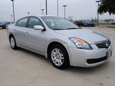 nissan altima 2009 silver sedan 2 5 s gasoline 4 cylinders front wheel drive automatic 75228