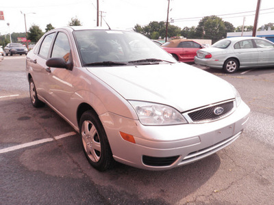 ford focus 2007 silver sedan zx4 se gasoline 4 cylinders front wheel drive automatic 28217