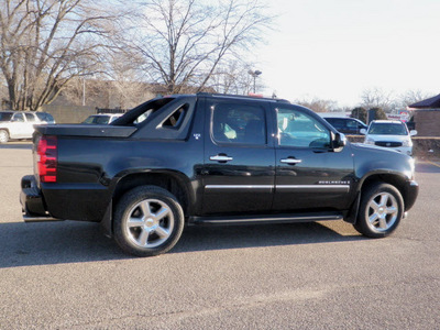 chevrolet avalanche 2009 black pickup truck crew cab ltz 4x4 flex fuel 8 cylinders 4 wheel drive automatic 55318