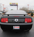ford mustang 2005 black coupe v6 deluxe gasoline 6 cylinders rear wheel drive automatic with overdrive 46410
