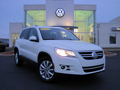 volkswagen tiguan 2011 white suv se gasoline 4 cylinders front wheel drive automatic 46410