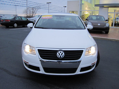 volkswagen passat 2010 white sedan komfort gasoline 4 cylinders front wheel drive automatic 46410