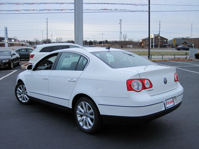 volkswagen passat 2010 white sedan komfort gasoline 4 cylinders front wheel drive automatic 46410