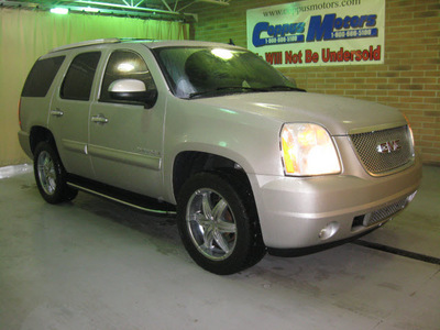 gmc yukon 2007 silver suv denali gasoline 8 cylinders all whee drive automatic 44883