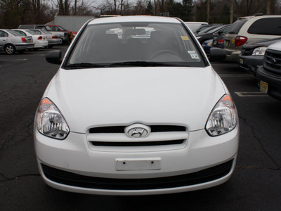 hyundai accent 2010 white hatchback blue gasoline 4 cylinders front wheel drive 5 speed manual 07702