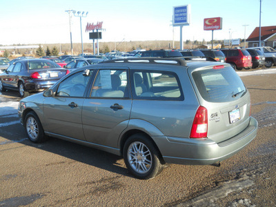 ford focus 2006 lt  gray wagon zxw ses gasoline 4 cylinders front wheel drive automatic with overdrive 55811