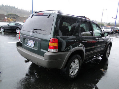 ford escape 2001 green suv xlt gasoline 6 cylinders 4 wheel drive automatic 98032