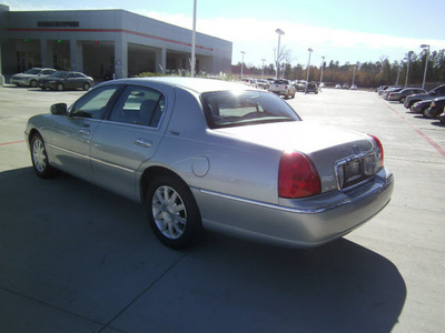 lincoln town car 2007 light green sedan signature limited flex fuel 8 cylinders rear wheel drive automatic 75503