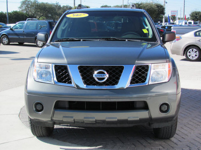 nissan pathfinder 2007 gray suv gasoline 6 cylinders rear wheel drive automatic 33884