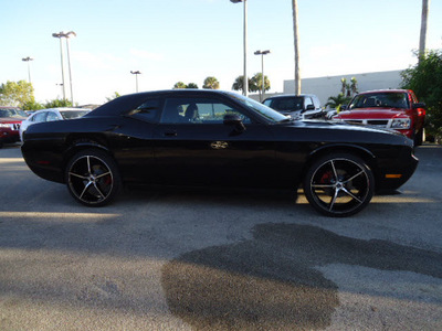 dodge challenger 2010 black coupe se gasoline 6 cylinders rear wheel drive automatic 33157