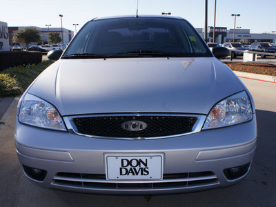 ford focus 2007 silver sedan zx4 ses gasoline 4 cylinders front wheel drive automatic with overdrive 76018