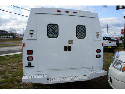 ford e 350 2008 white super duty 8 cylinders automatic with overdrive 07724