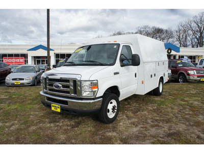 ford e 350 2008 white super duty 8 cylinders automatic with overdrive 07724