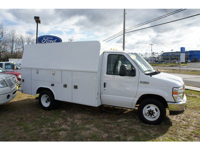 ford e 350 2008 white super duty 8 cylinders automatic with overdrive 07724