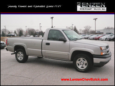 chevrolet silverado 1500 2005 silver pickup truck rc ls z71 4x4 gasoline 8 cylinders 4 wheel drive automatic 55318