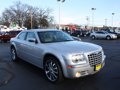 chrysler 300 2005 bright silver metal sedan c gasoline 8 cylinders all whee drive autostick 07730