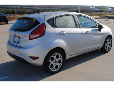 ford fiesta 2011 silver hatchback ses gasoline 4 cylinders front wheel drive automatic with overdrive 77065