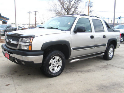 chevrolet avalanche 2004 silver 1500 gasoline 8 cylinders 4 wheel drive automatic 80301