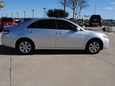toyota camry 2011 silver sedan le gasoline 4 cylinders front wheel drive automatic 75228