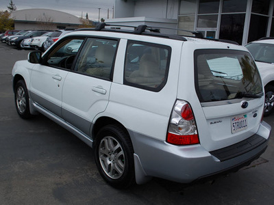 subaru forester 2006 white suv 2 5 x l l bean edition gasoline 4 cylinders all whee drive automatic 94063