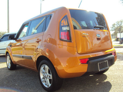 kia soul 2011 orange hatchback gasoline 4 cylinders front wheel drive automatic 32901