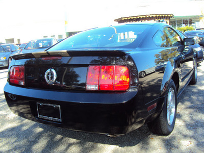 ford mustang 2007 black coupe gasoline 6 cylinders rear wheel drive automatic 32901