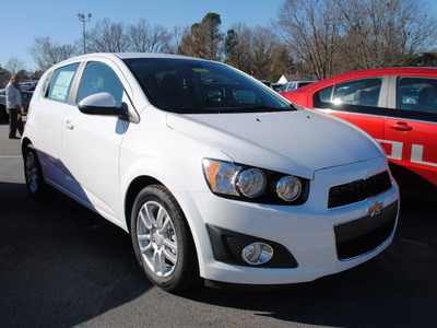 chevrolet sonic 2012 white hatchback lt gasoline 4 cylinders front wheel drive automatic 27591