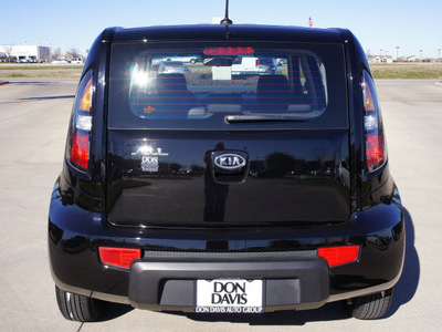 kia soul 2010 black hatchback gasoline 4 cylinders front wheel drive 5 speed manual 76018