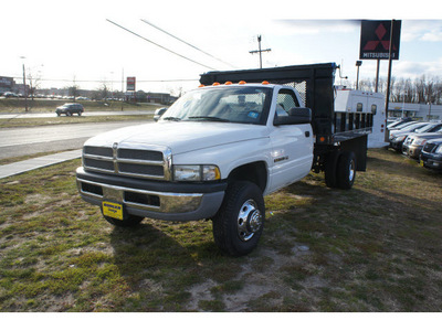 dodge ram 3500 2002 white pickup truck dump 8 cylinders automatic with overdrive 07724