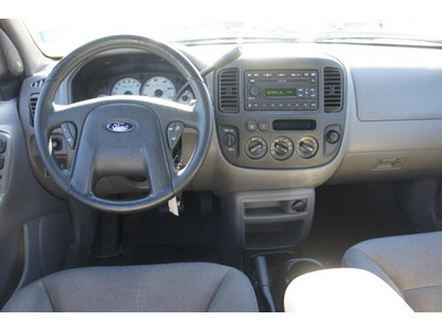 ford escape 2001 red suv xlt gasoline 6 cylinders 4 wheel drive automatic 77388