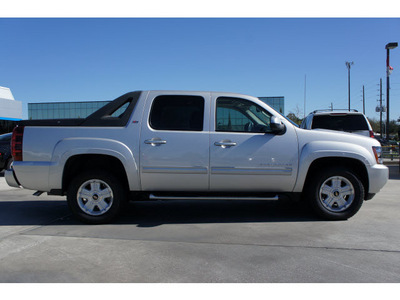 chevrolet avalanche 2010 silver suv lt flex fuel 8 cylinders 4 wheel drive automatic with overdrive 77090
