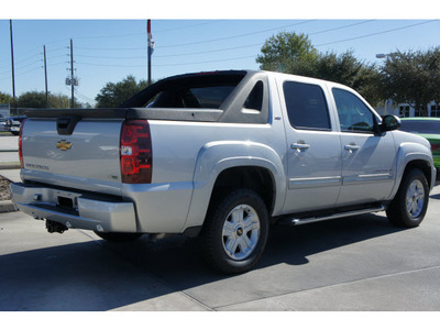 chevrolet avalanche 2010 silver suv lt flex fuel 8 cylinders 4 wheel drive automatic with overdrive 77090