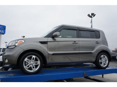 kia soul 2011 silver hatchback plus gasoline 4 cylinders front wheel drive automatic 47129