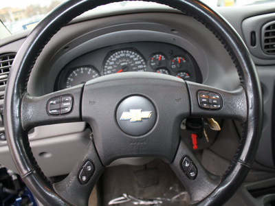 chevrolet trailblazer ext 2005 superior blue suv lt gasoline 8 cylinders 4 wheel drive automatic with overdrive 07701