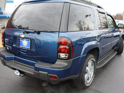 chevrolet trailblazer ext 2005 superior blue suv lt gasoline 8 cylinders 4 wheel drive automatic with overdrive 07701