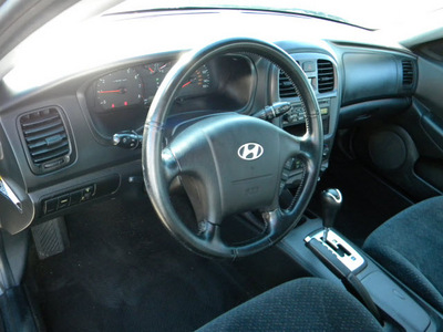 hyundai sonata 2004 gray sedan v6 gasoline 6 cylinders front wheel drive automatic 92882