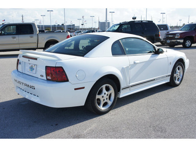 ford mustang 2000 white coupe gasoline 6 cylinders rear wheel drive automatic 77388