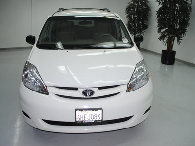 toyota sienna 2010 white van le 7 passenger gasoline 6 cylinders front wheel drive automatic 91731