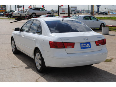 hyundai sonata 2009 white sedan gasoline 4 cylinders front wheel drive automatic 77037