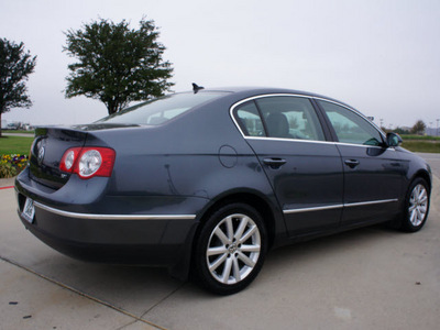 volkswagen passat 2010 gray sedan komfort gasoline 4 cylinders front wheel drive automatic 76018