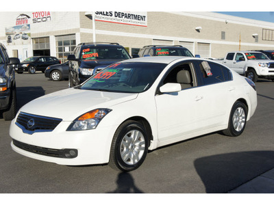 nissan altima 2009 white sedan 2 5 s gasoline 4 cylinders front wheel drive automatic 91761